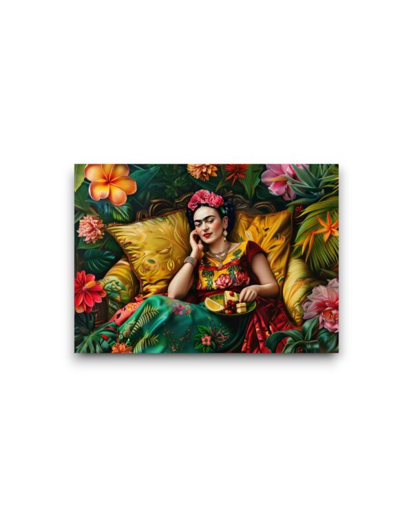 A6 Ansichtkaart - Frida Kahlo met plateau vol lekkernijen